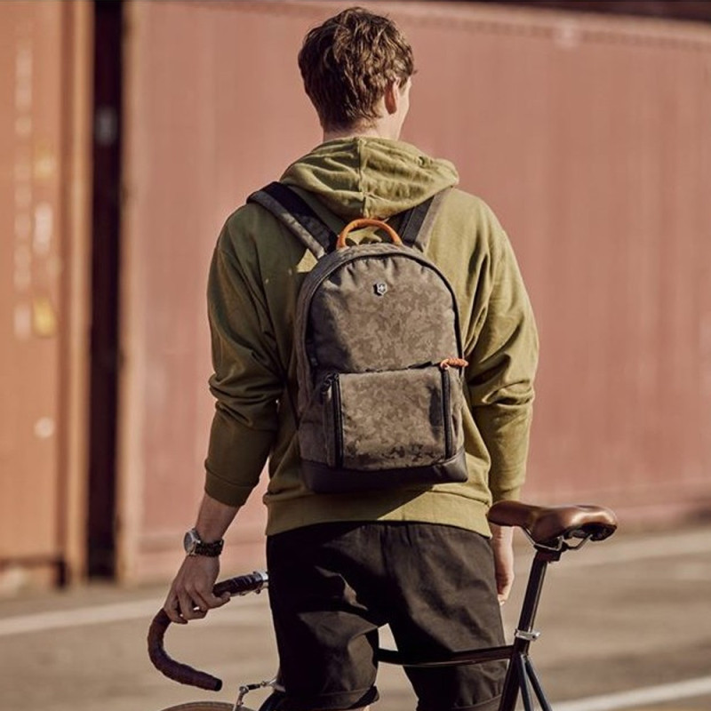 Рюкзак Victorinox Altmont Classic Laptop Backpack/Olive Camo 609851