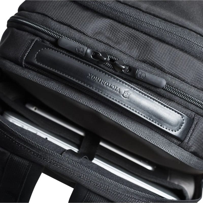 Рюкзак Victorinox Altmont Professional Deluxe Travel Laptop Backpack/Black 602155