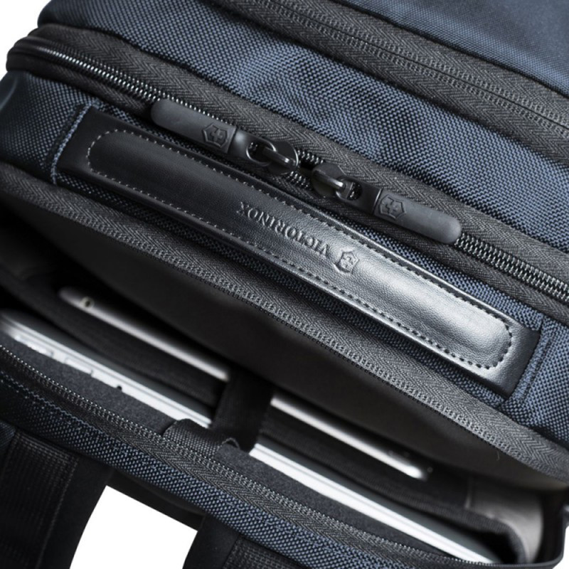 Рюкзак Victorinox Altmont Professional Deluxe Travel Laptop Backpack/Deep Lake 609793