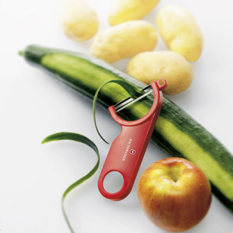 Нож для чистки овощей Victorinox 7.6073 Swiss Peeler красный
