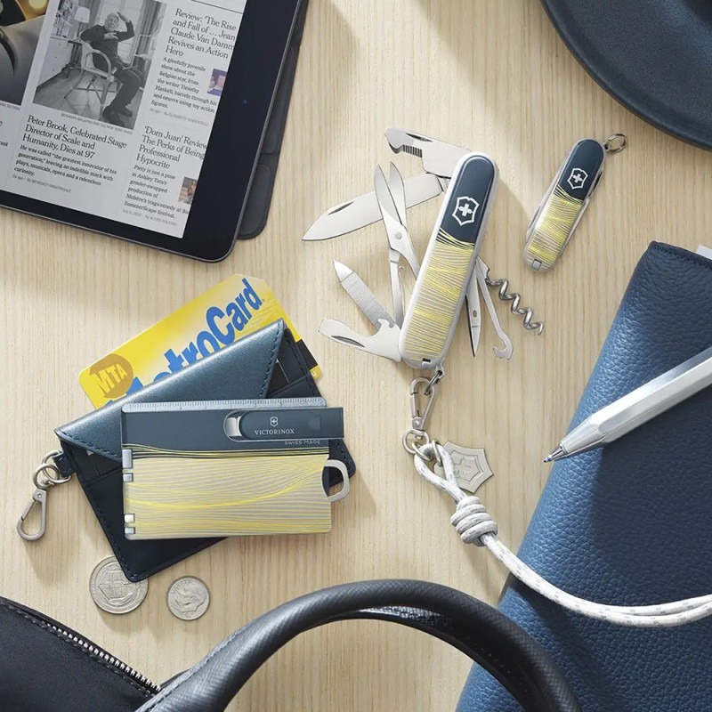 Ніж Victorinox Classic SD New York Style 0.6223.E223
