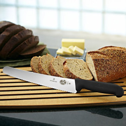 Кухонный нож Victorinox Fibrox Pastry Knife 5.2933.26 для нарезки тортов и пирожных