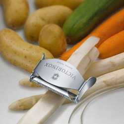 Ніж для овочів Victorinox Vegetable Peeler 7.6074