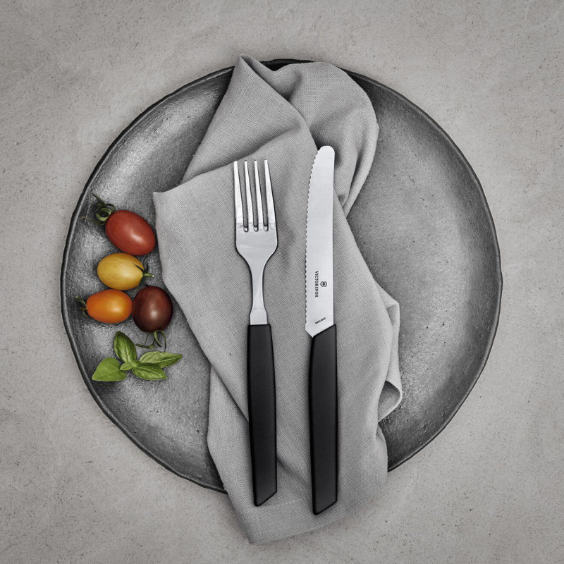 Кухонний ніж Victorinox Swiss Modern Tomato and Table Knife 6.9003.11W