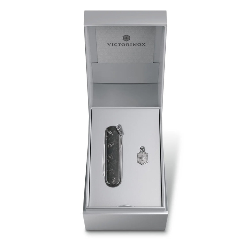 Ніж Victorinox Classic SD Brilliant Carbon 0.6221.90