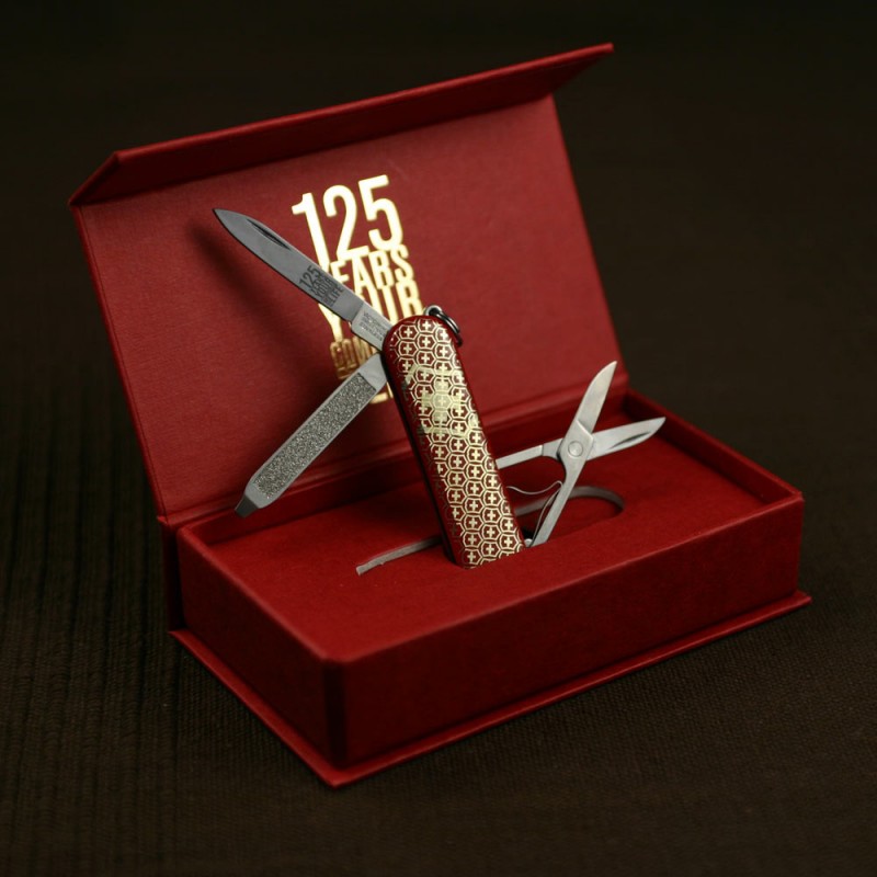 Нож Victorinox Classic SD 0.6223.J09 юбилейный